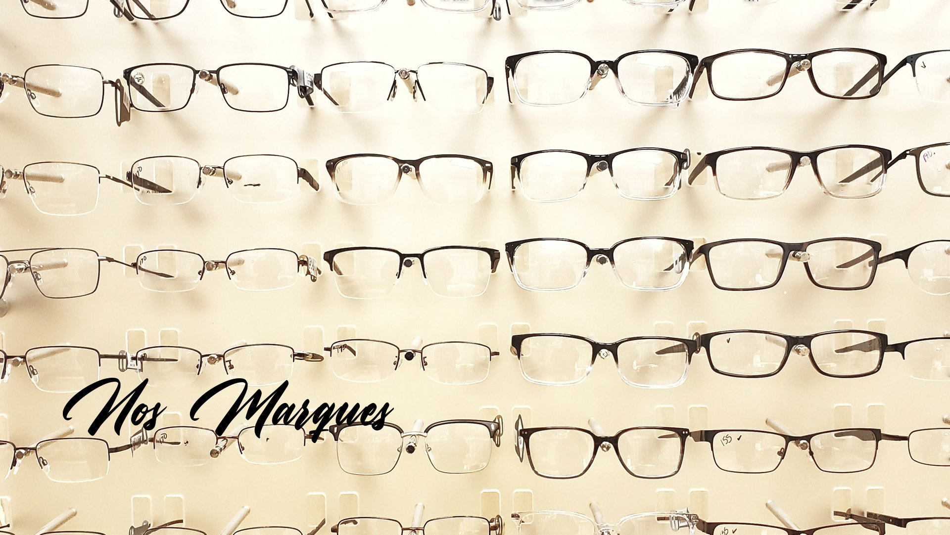 opticien martigues-magasin de lunettes maussane-lunettes de vue saint martin de crau-verres essilor le paradou-examen de vue saint etienne du gres-marque de lunettes bouches du rhone-centre optique arles